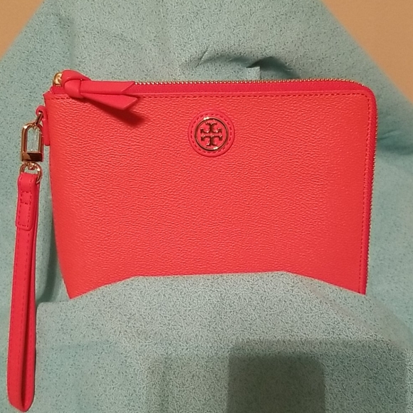 Tory Burch Handbags - Tori burch wristlet or clutch